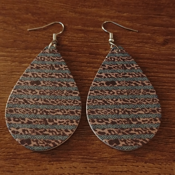 Women's Brown Blue Black Teardrop Shaped Dangle Earrings Animal Print Leopard - Picture 2 of 4